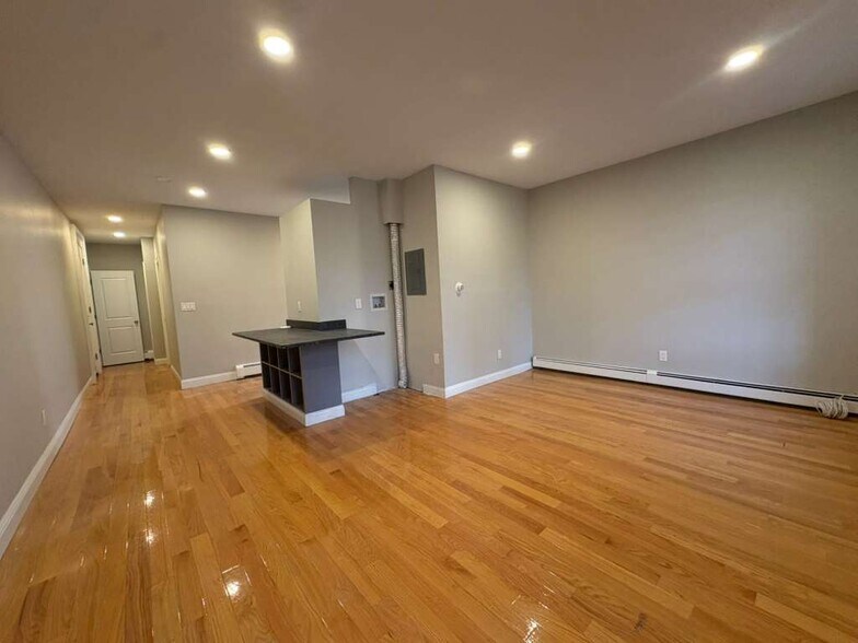 Primary Photo - 604 Chapel St