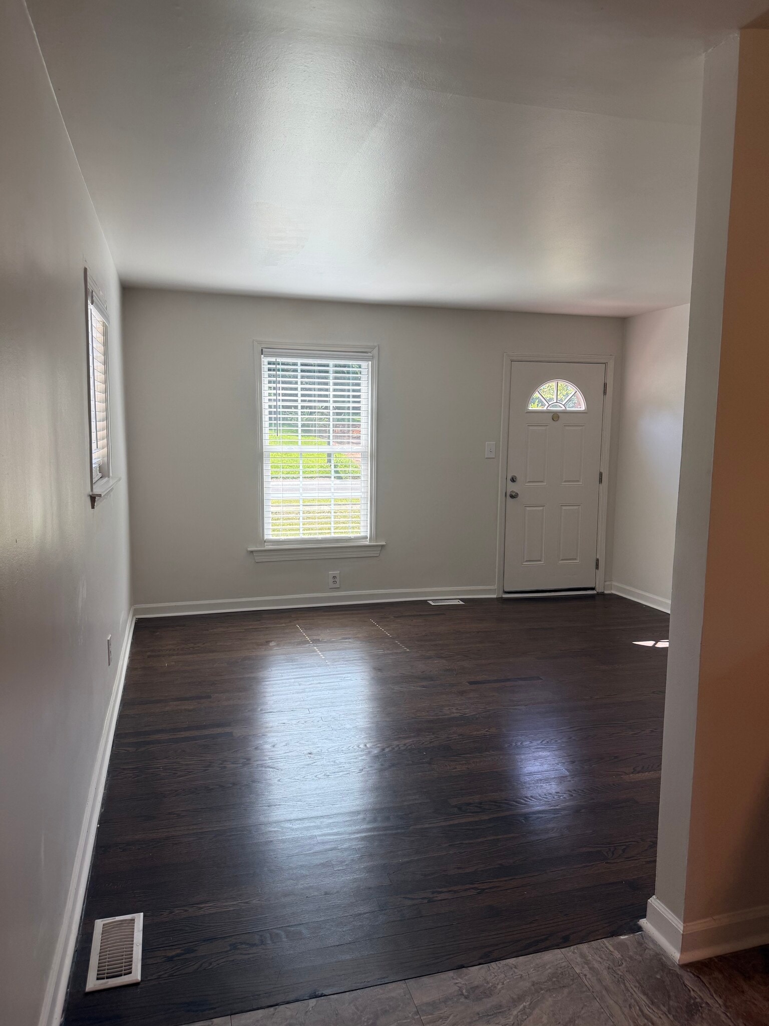 Main living area and front entry - 2311 Crestview Drive