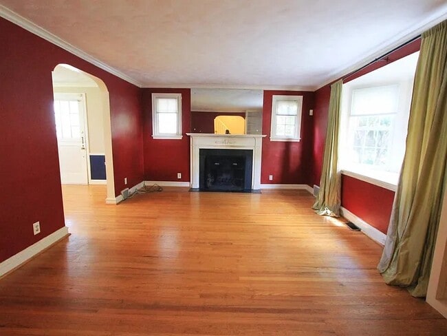 Building Photo - 233 Forrest Ave