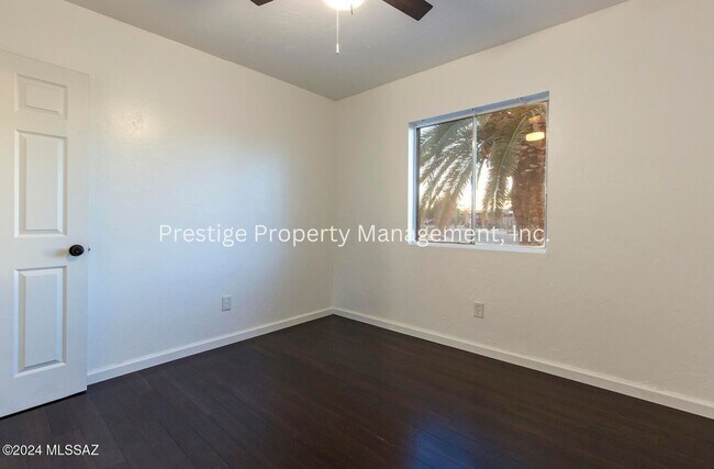 Building Photo - Look! This 3/2 Upgraded  East Side Charmer Is What You Have Been Looking For!