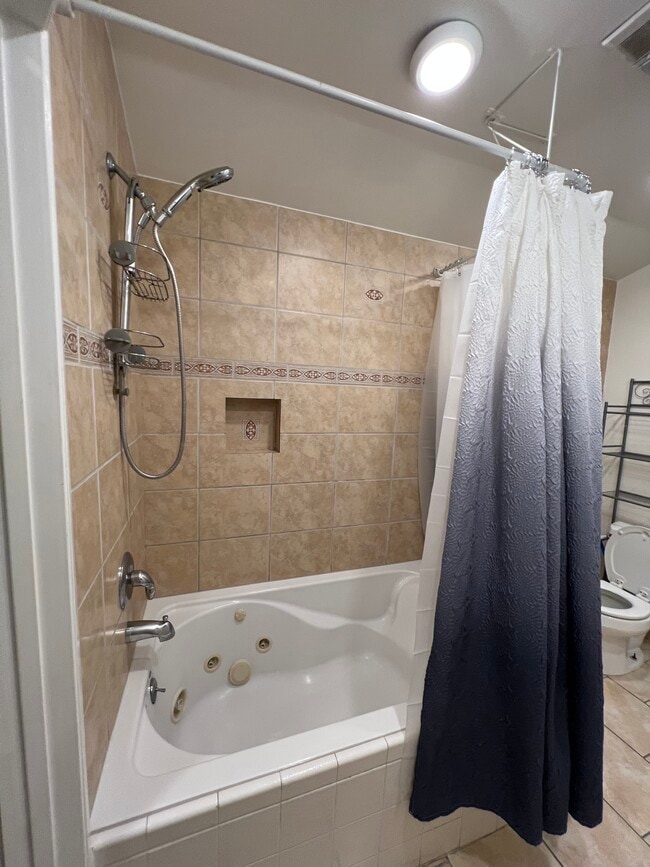 Building Photo - 1388 Siwanoy Dr