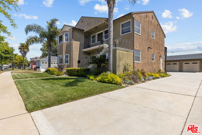 Building Photo - 6238 La Tijera Blvd