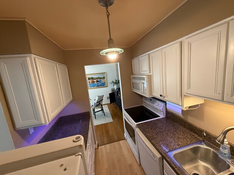 Kitchen Finishing Remodeling Now - 287 Lear St