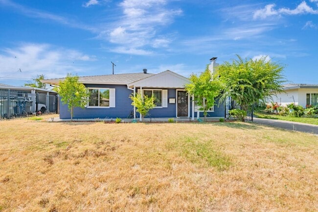 Primary Photo - 5400 Valletta Way