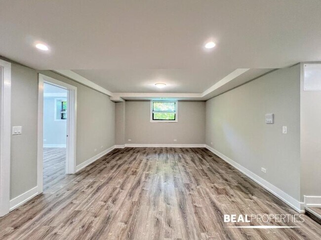 Primary Photo - 2 bedroom in EVANSTON IL 60202