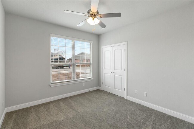 Building Photo - 520 Piper Ln