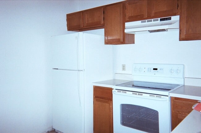 Building Photo - Mill Pond accross from G'ville Health and Fitness