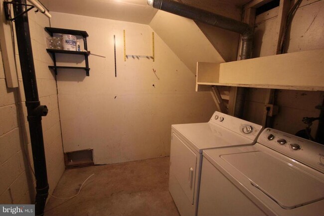 Building Photo - 7901 Central Park Cir