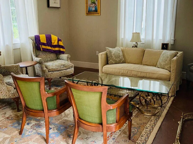 Building Photo - 2528 Myrtle Ave