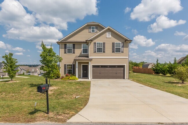 Building Photo - Beautiful 3-Bedroom Home with Fireplace an...