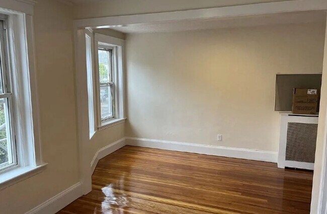 Building Photo - 14 Barrows St