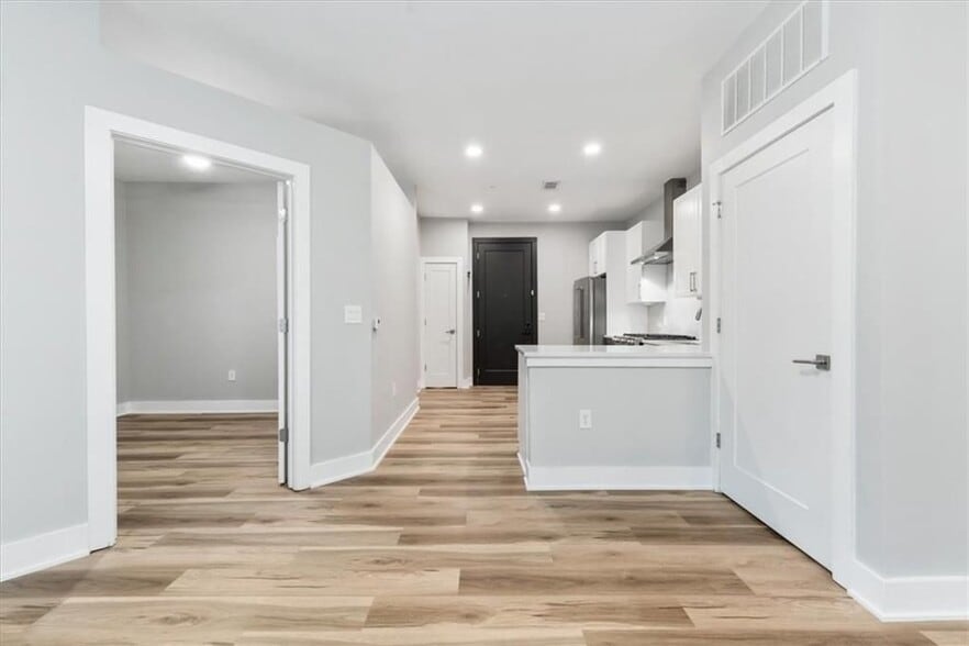 Building Photo - 22 Airline St NE