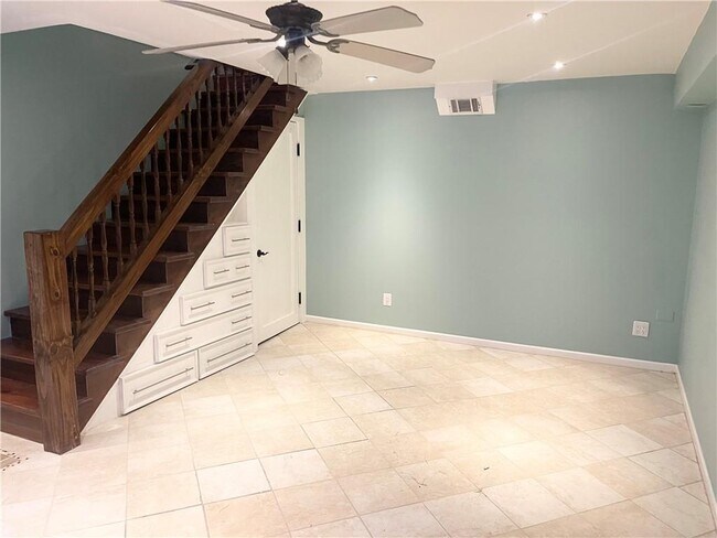 Building Photo - 2956 Spring Lake Dr