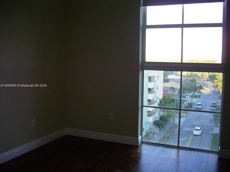 Building Photo - 2600 SW 27th Ave