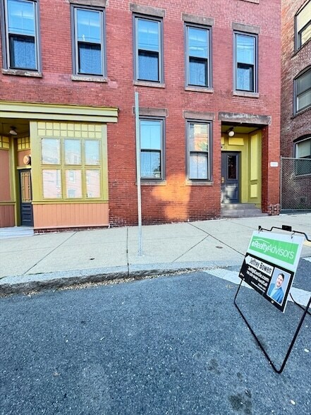 Building Photo - 26 Beacon St