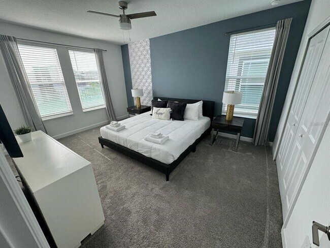 Building Photo - 9235 Sommerset Hills Dr
