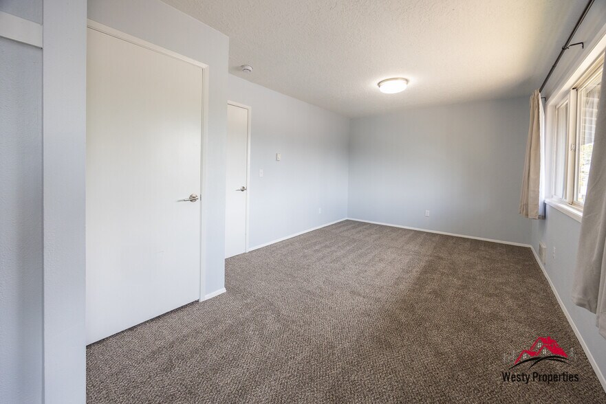 Building Photo - 6721 NE Klickitat St