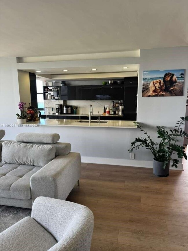 Building Photo - 4000 Towerside Terrace