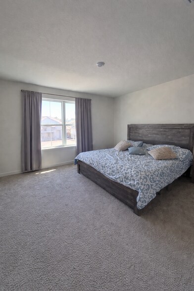 Building Photo - 2006 Education St