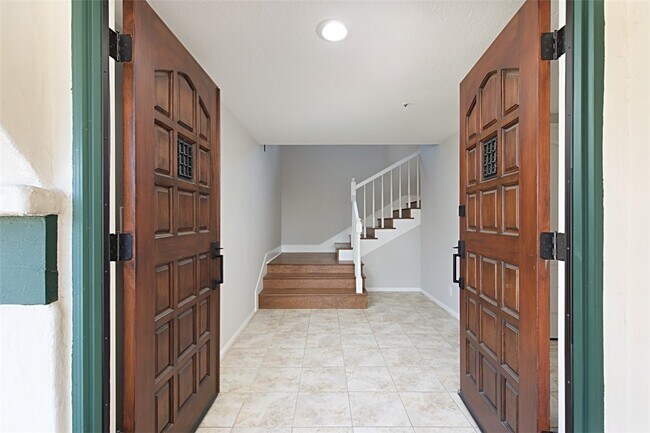 Building Photo - 232 S La Esperanza