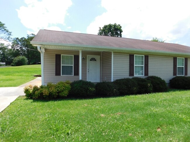 Primary Photo - 104 Short St