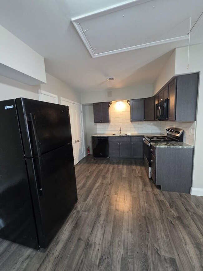 Building Photo - 2nd floor Apartment in Townsend