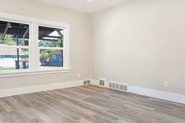 Building Photo - 1601 Miller Ave