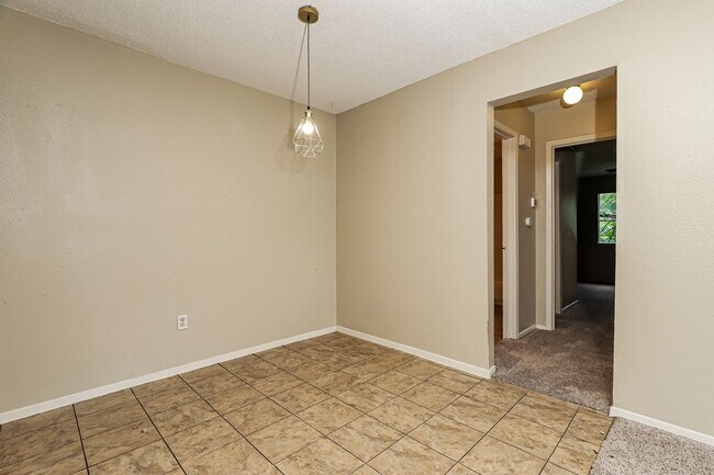 Building Photo - Amazing home ready to move in!