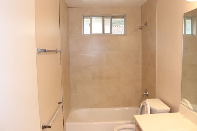 Building Photo - Spacious ALPINE 3 Bedroom 2.5 Bath 2 Story on a Cul De Sac