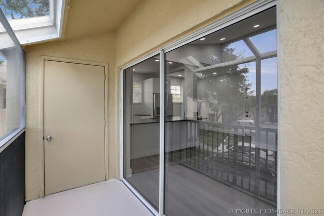 Building Photo - 660 Cypress Club Way