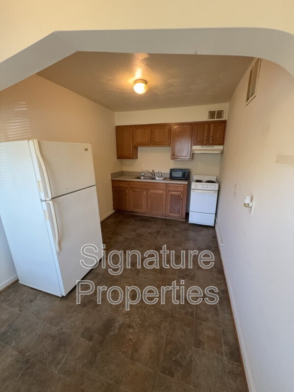 Building Photo - 201 Glendale Ave