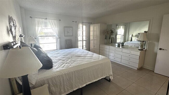 Building Photo - 951 De Soto Rd