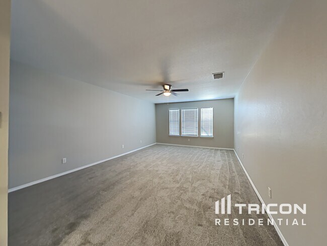 Building Photo - 10235 Shady Meadows