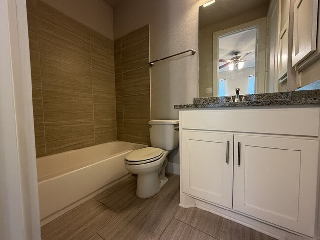 Building Photo - 641 Middle St