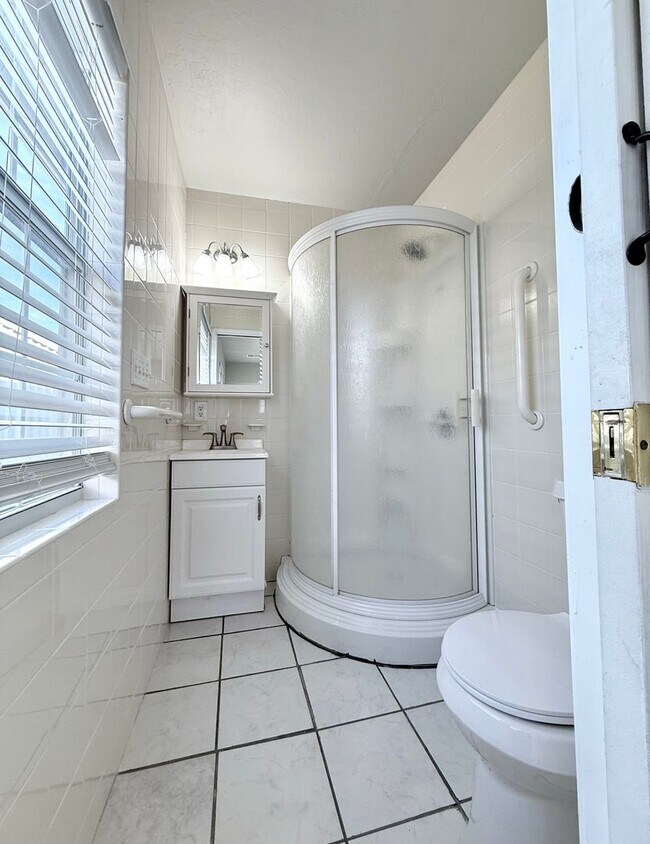 Building Photo - Large 4BD 2BA Home w/ Bonus Room close to Oklahoma City University!!