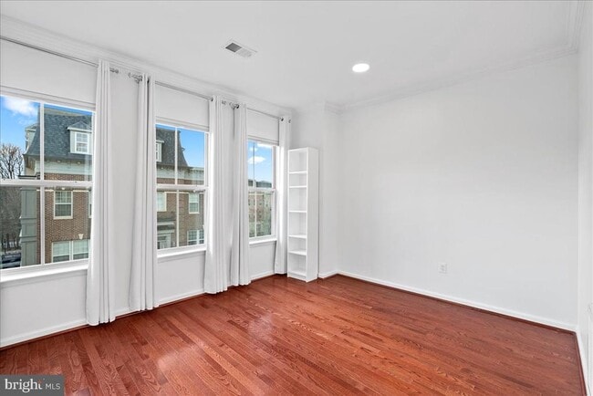 Building Photo - 702 Sentry Square