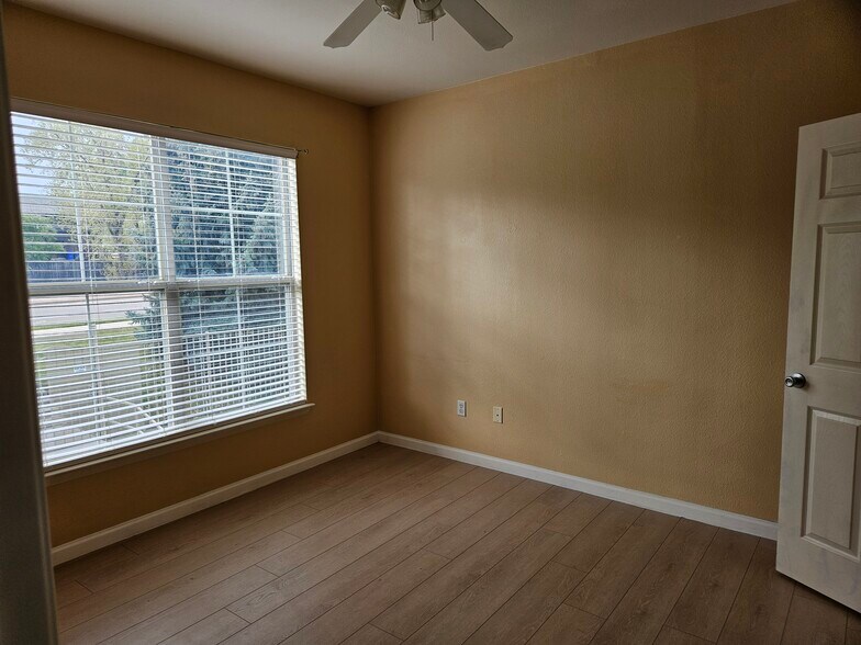 Building Photo - 7442 S Quail Cir