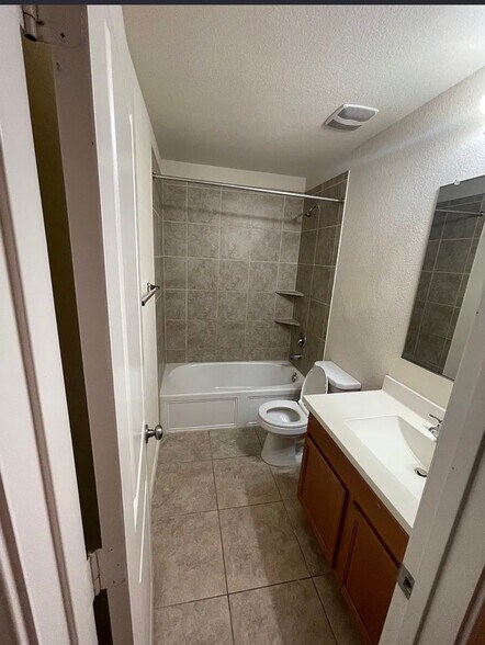 Building Photo - 600 Shimek Ln