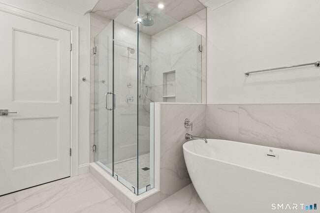 Building Photo - 108 New England Ave