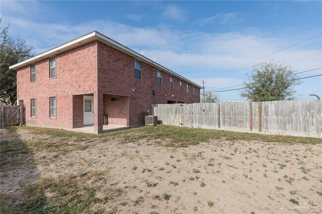 Building Photo - 17 S 48th Ln