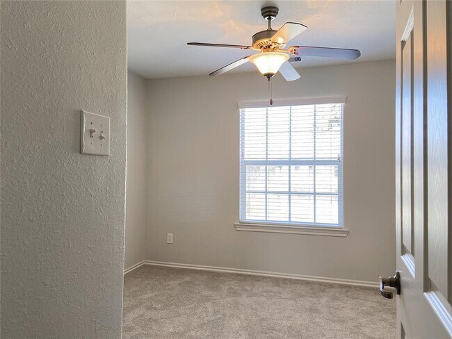 Building Photo - 27 Whitekirk Pl