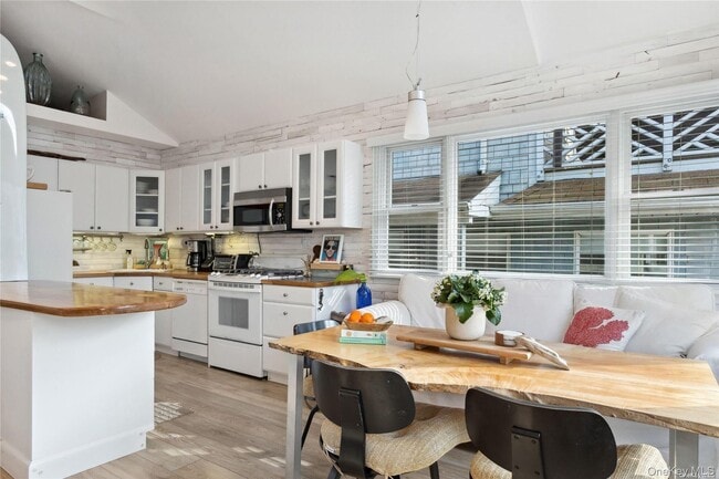 Building Photo - 26 Illinois Ave