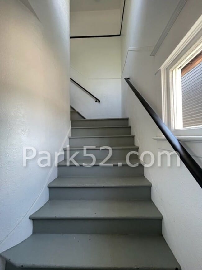 Building Photo - $500 Off First Full Month! 2 Bedroom 1 Bat...
