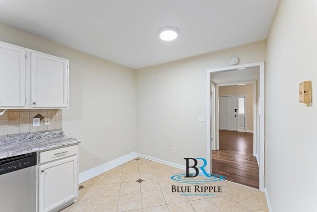 Building Photo - Spacious 3BR/2Bth Prime Smyrna Location on Dead End Street! Move in Special