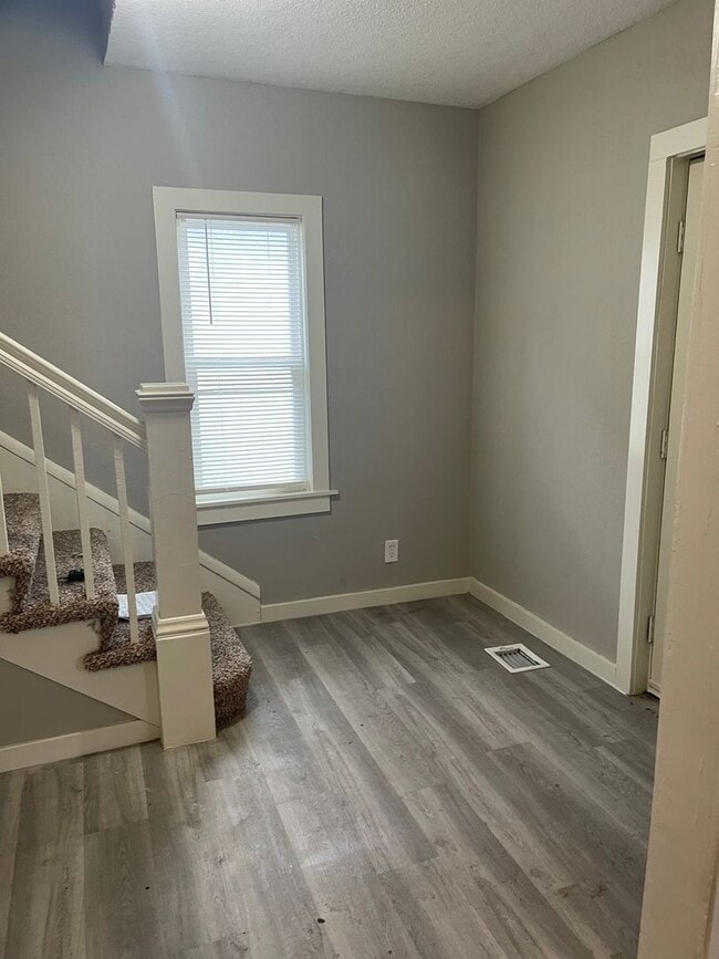 Building Photo - Huge 4 Bedroom house for rent !!!!!!