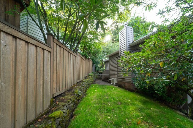 Building Photo - Charming and Well-Maintained Home in a Serene Neighborhood