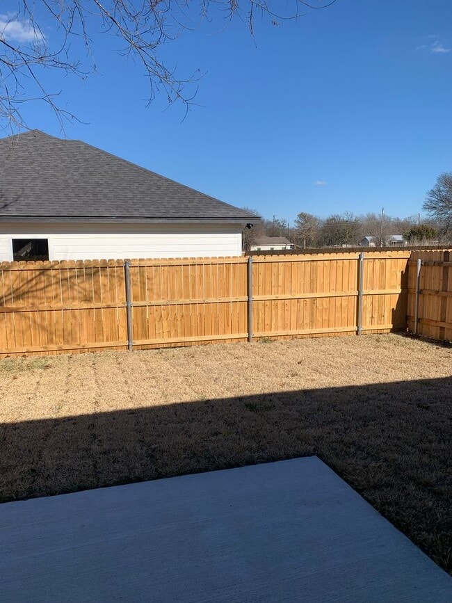 Building Photo - Newer Construction in McGregor