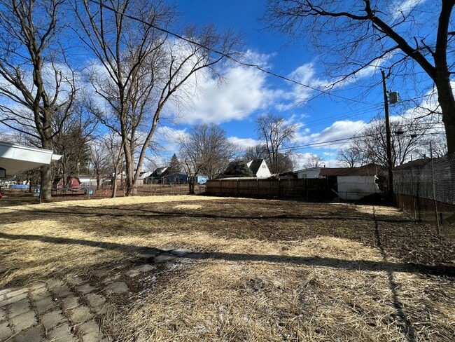 Building Photo - 3 Bedroom Beautifully updated Ranch