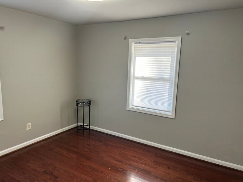 Building Photo - 5313 Flanders Ave