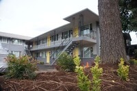 Building Photo - Off SE Belmont: Mid-Century 2Bdr w/Patio & Parking!